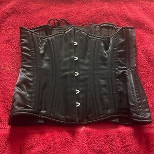 Satin with bone adjustable corset
Size 28”